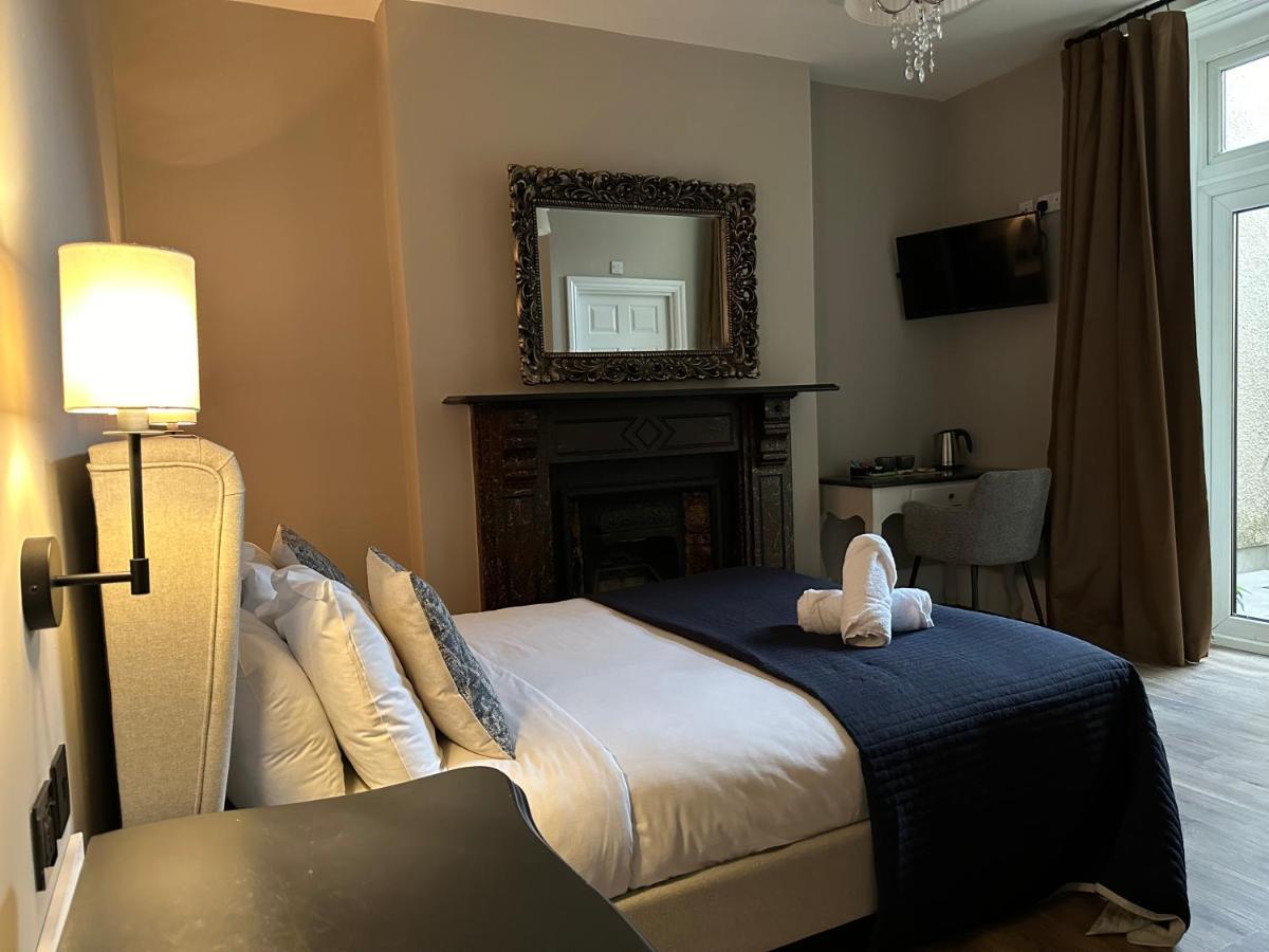 Bed & Breakfast Number One Hundred Cardiff