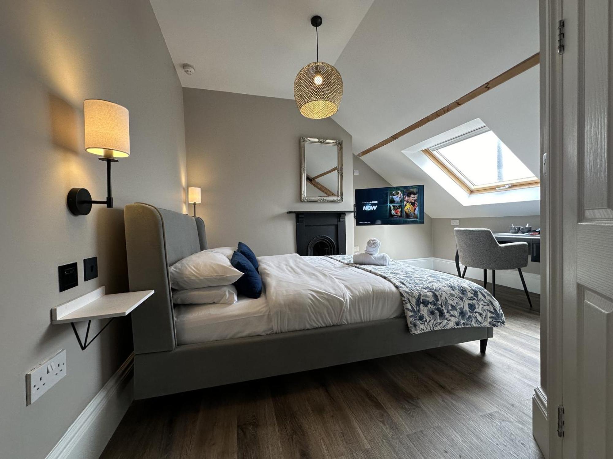 Bed & Breakfast Number One Hundred Cardiff