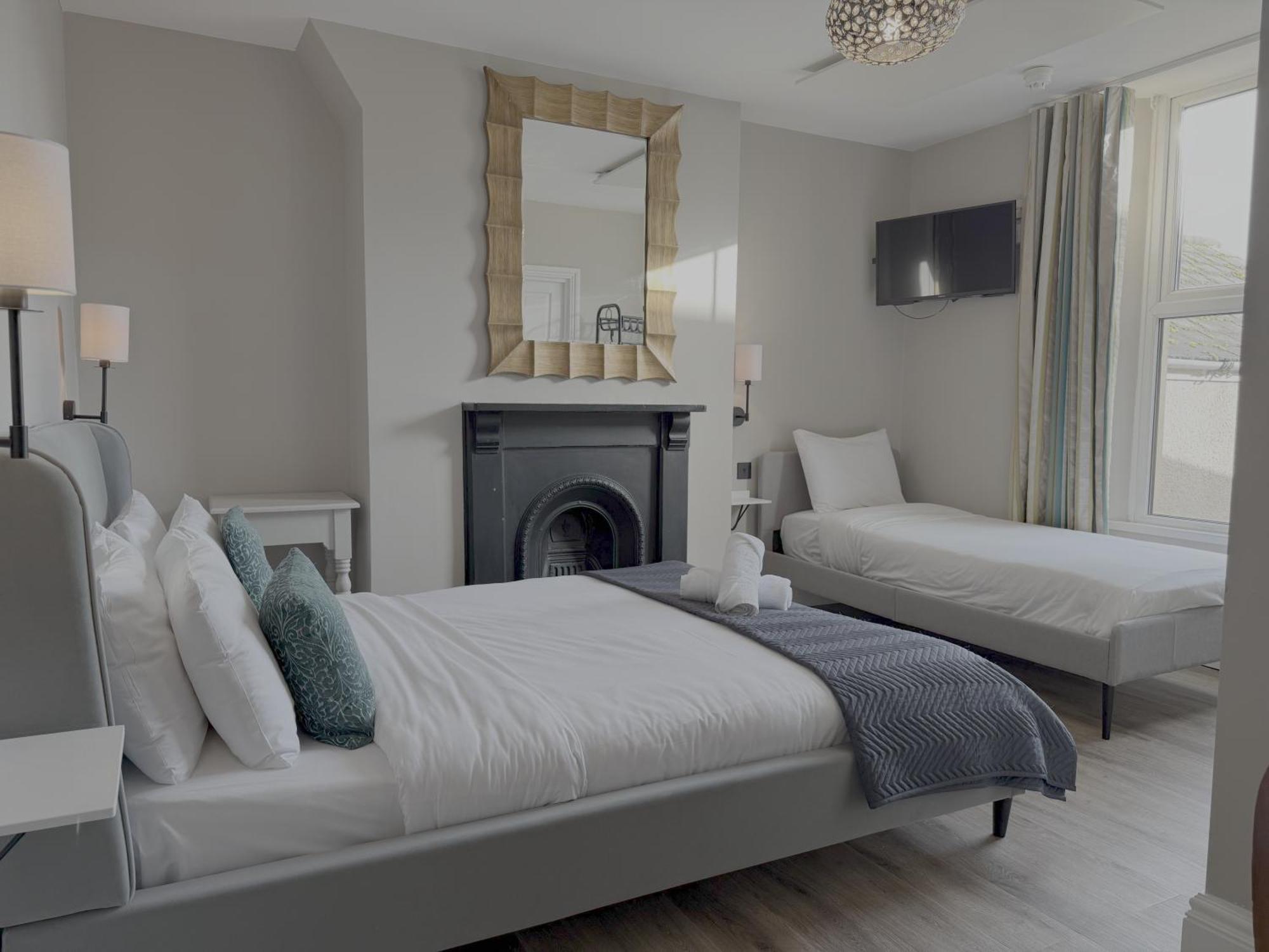 Number One Hundred Bed & Breakfast Cardiff