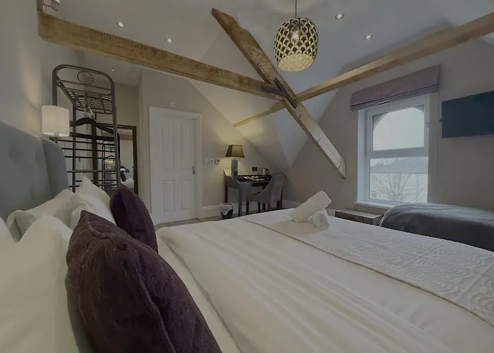 Number One Hundred Bed And Breakfast