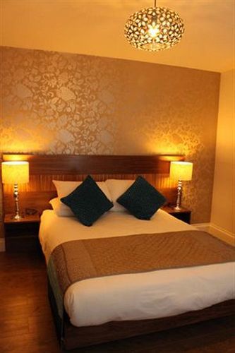 Number One Hundred Bed & Breakfast Cardiff